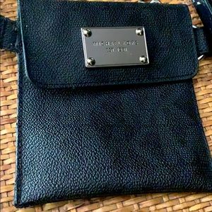 Micheal kors cross body